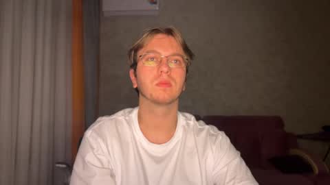 Snapshot of nikceline chatting on November 30, 10:14 pm Celine online show from November 30, 10:14 pm