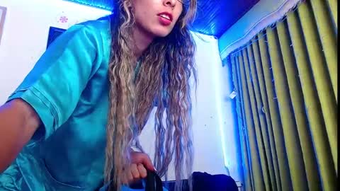 Snapshot of niki_1998 chatting on February 8, 5:08 am Natalia online show from February 8, 5:08 am