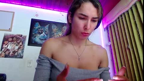 Snapshot of niki_1998 chatting on February 24, 12:52 am Natalia online show from February 24, 12:52 am
