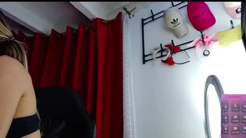 Snapshot of niki_1998 chatting on July 23, 1:30 am Natalia online show from July 23, 1:30 am