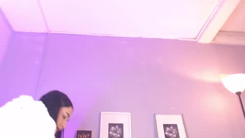 Snapshot of nikibrice chatting on June 22, 1:51 am online show from June 22, 1:51 am