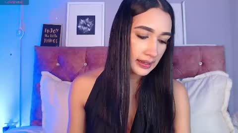 Snapshot of nikibrice chatting on August 4, 2:04 am online show from August 4, 2:04 am