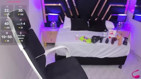 Snapshot of nikibryce_ chatting on December 20, 8:45 pm Niki online show from December 20, 8:45 pm