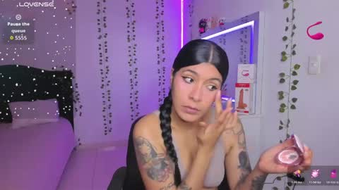 Snapshot of nikibryce_ chatting on May 9, 1:00 am Niki online show from May 9, 1:00 am