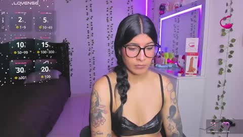 Snapshot of nikibryce_ chatting on May 27, 1:57 am Niki online show from May 27, 1:57 am