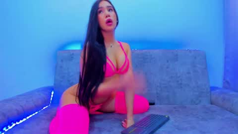 Snapshot of nikii_white chatting on April 15, 5:14 am nikii_white online show from April 15, 5:14 am