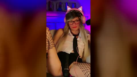 Kitty Chatte online show from May 16, 7:05 am