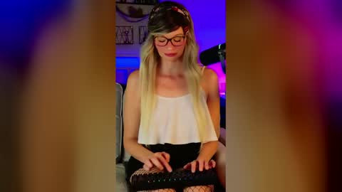 Kitty Chatte online show from May 30, 9:06 am