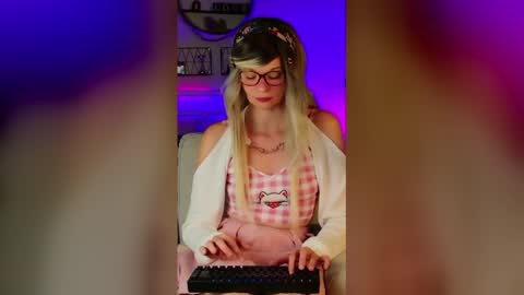 Kitty Chatte online show from June 8, 7:14 pm