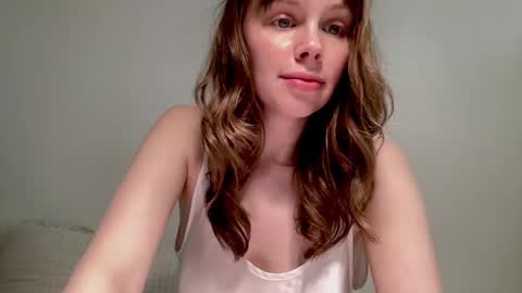 Snapshot of nikki_mi chatting on October 10, 9:52 am Nikki online show from October 10, 9:52 am