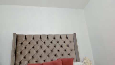 nikkibotero online show from November 19, 12:27 pm