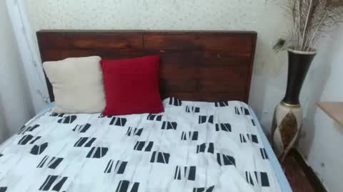 Snapshot of nikkiemilky chatting on February 28, 5:26 am NikkieMilky online show from February 28, 5:26 am