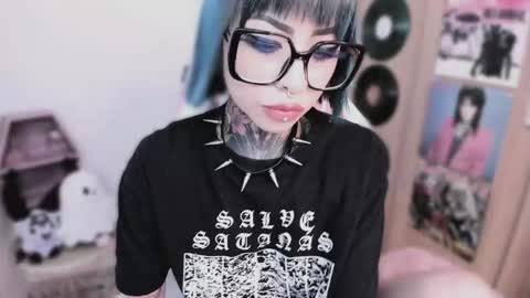Nikki Ramone   online show from April 24, 11:01 am