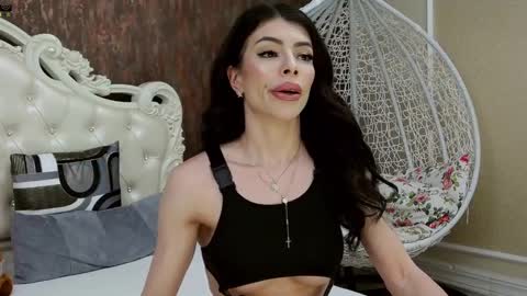 Snapshot of nikkirushxx chatting on February 5, 11:23 am Nikky online show from February 5, 11:23 am