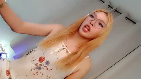 Snapshot of nikkita_hudson chatting on July 10, 6:54 pm nikkita_hudson online show from July 10, 6:54 pm