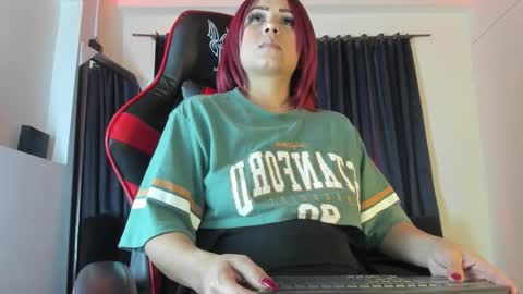 Snapshot of nikky_evans_ chatting on November 19, 4:34 am online show from November 19, 4:34 am