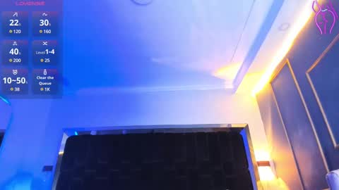 Snapshot of nikkysmiith chatting on March 12, 10:39 pm online show from March 12, 10:39 pm