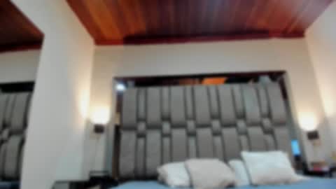 Snapshot of nikkysmiith chatting on September 27, 11:26 am online show from September 27, 11:26 am