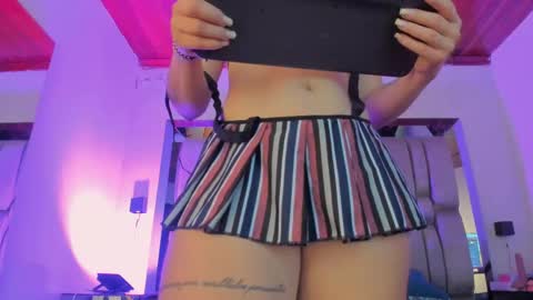 Snapshot of nikkysmiith chatting on May 29, 11:30 am online show from May 29, 11:30 am