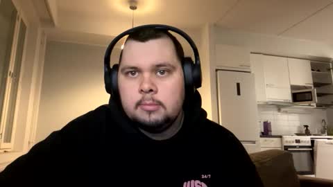 Snapshot of nikofromforest chatting on December 3, 3:32 pm nikofromforest online show from December 3, 3:32 pm