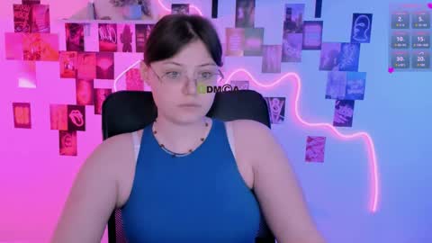 Snapshot of nikol_kitt chatting on May 28, 7:11 pm Little Niko Help me reach my goals online show from May 28, 7:11 pm
