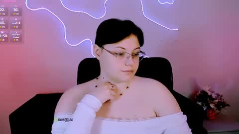Snapshot of nikol_kitt chatting on June 15, 6:32 pm Little Niko Help me reach my goals online show from June 15, 6:32 pm