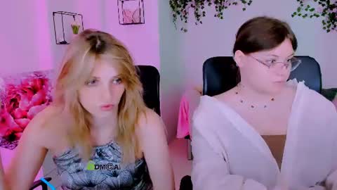 Snapshot of nikol_kitt chatting on June 24, 6:51 pm Little Niko Help me reach my goals online show from June 24, 6:51 pm