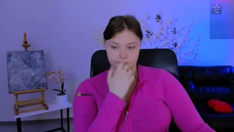 Snapshot of nikol_kitt chatting on July 18, 6:34 pm Little Niko Help me reach my goals online show from July 18, 6:34 pm