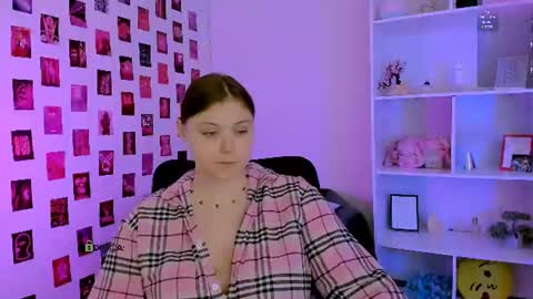 Snapshot of nikol_kitt chatting on July 24, 6:50 pm Little Niko Help me reach my goals online show from July 24, 6:50 pm