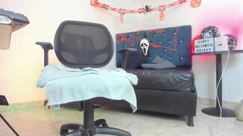 Snapshot of nikol_twink chatting on October 31, 2:29 pm Nicol online show from October 31, 2:29 pm