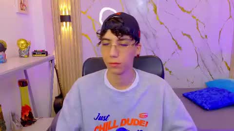 Snapshot of nikolay_gregori chatting on June 24, 4:22 am online show from June 24, 4:22 am