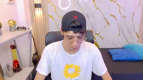 Snapshot of nikolay_gregori chatting on June 25, 4:23 am online show from June 25, 4:23 am