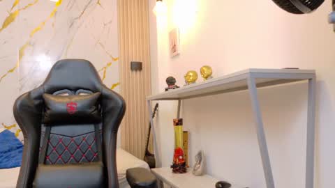 Snapshot of nikolay_gregori chatting on July 4, 4:51 am online show from July 4, 4:51 am