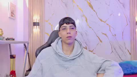 Snapshot of nikolay_gregori chatting on July 8, 4:17 am online show from July 8, 4:17 am
