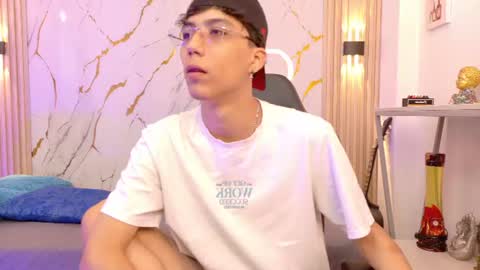 Snapshot of nikolay_gregori chatting on July 17, 4:19 am online show from July 17, 4:19 am