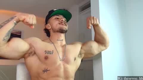 Snapshot of nikolaylisin chatting on October 22, 3:51 am Niko online show from October 22, 3:51 am