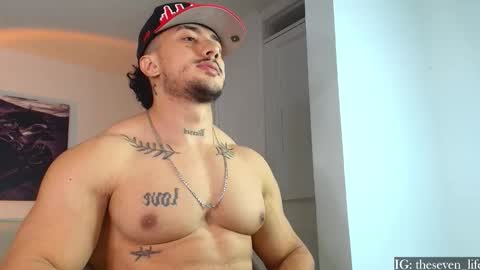 Snapshot of nikolaylisin chatting on October 28, 5:11 am Niko online show from October 28, 5:11 am