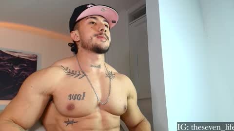 Snapshot of nikolaylisin chatting on November 10, 1:15 am Niko online show from November 10, 1:15 am