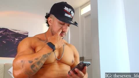 Snapshot of nikolaylisin chatting on November 21, 6:06 pm Niko online show from November 21, 6:06 pm