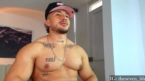 Snapshot of nikolaylisin chatting on December 19, 1:51 pm Niko online show from December 19, 1:51 pm