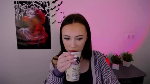 Snapshot of nikonara_ chatting on February 10, 9:47 am nikonara_ online show from February 10, 9:47 am