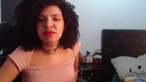 Nicole    GTM-5 1100 pm - 700 am online show from April 18, 5:33 am