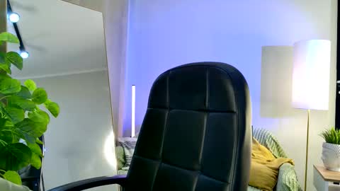 Veronica online show from October 14, 1:34 pm