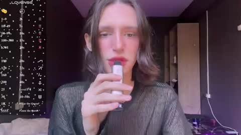 Snapshot of niky_long chatting on June 19, 12:20 pm Niky online show from June 19, 12:20 pm