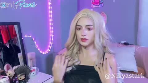 Snapshot of nikyastark chatting on October 28, 2:59 am Niky A Stark online show from October 28, 2:59 am
