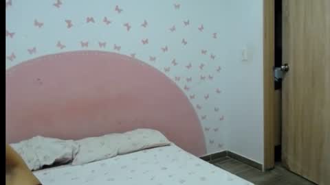 Snapshot of nila_kaia chatting on July 9, 1:42 am nila online show from July 9, 1:42 am