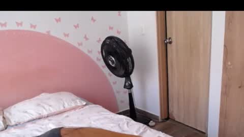 Snapshot of nila_kaia chatting on August 6, 3:58 pm nila online show from August 6, 3:58 pm