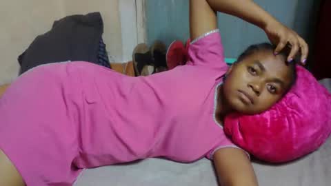 nilah online show from April 22, 7:26 pm