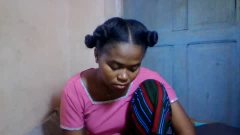 Snapshot of nilahmarie chatting on June 17, 6:49 am nilah online show from June 17, 6:49 am