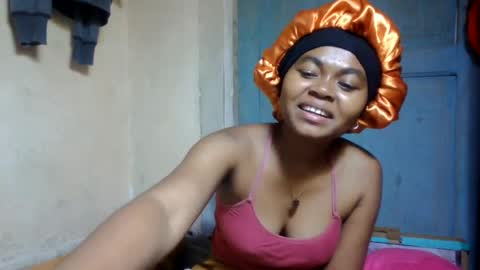 Snapshot of nilahmarie chatting on July 25, 10:18 pm nilah online show from July 25, 10:18 pm